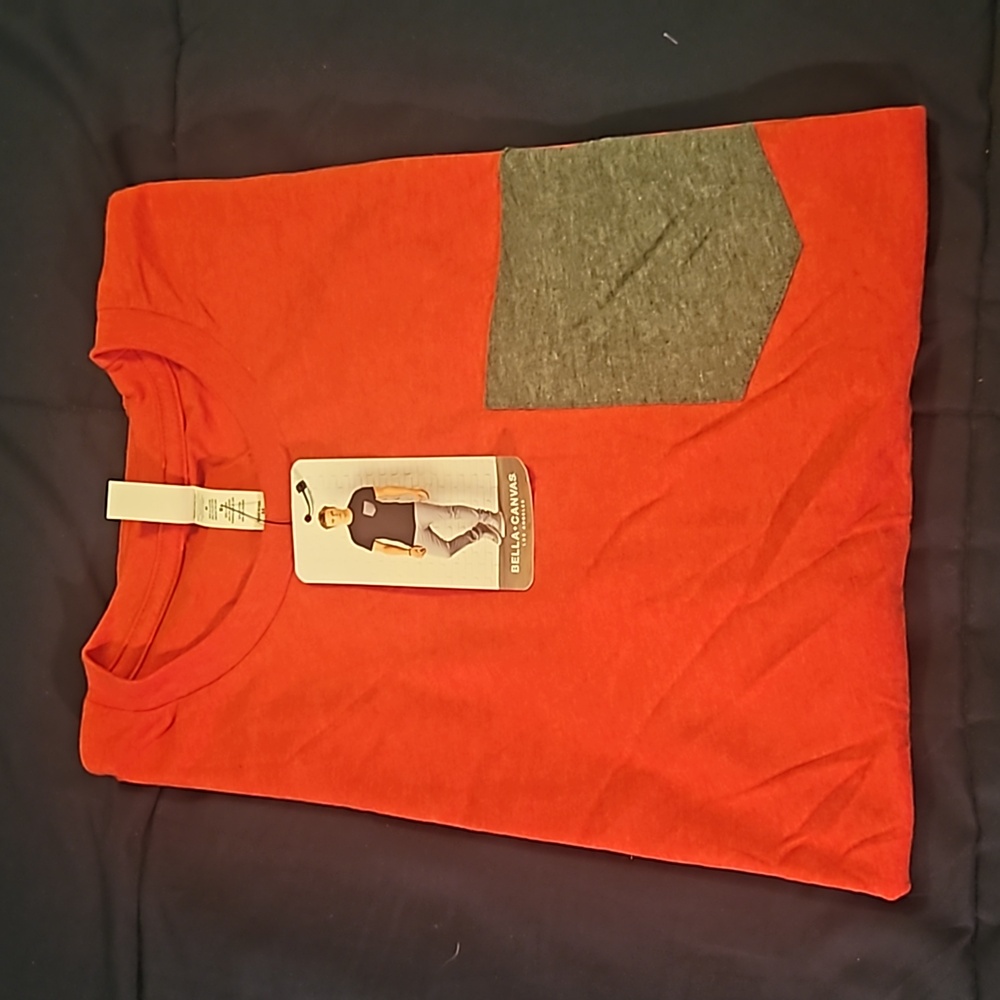 Men's Red Pocket Tee NWT Medium - Picture 3 of 4